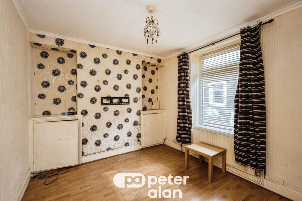 House in Neath - View 5