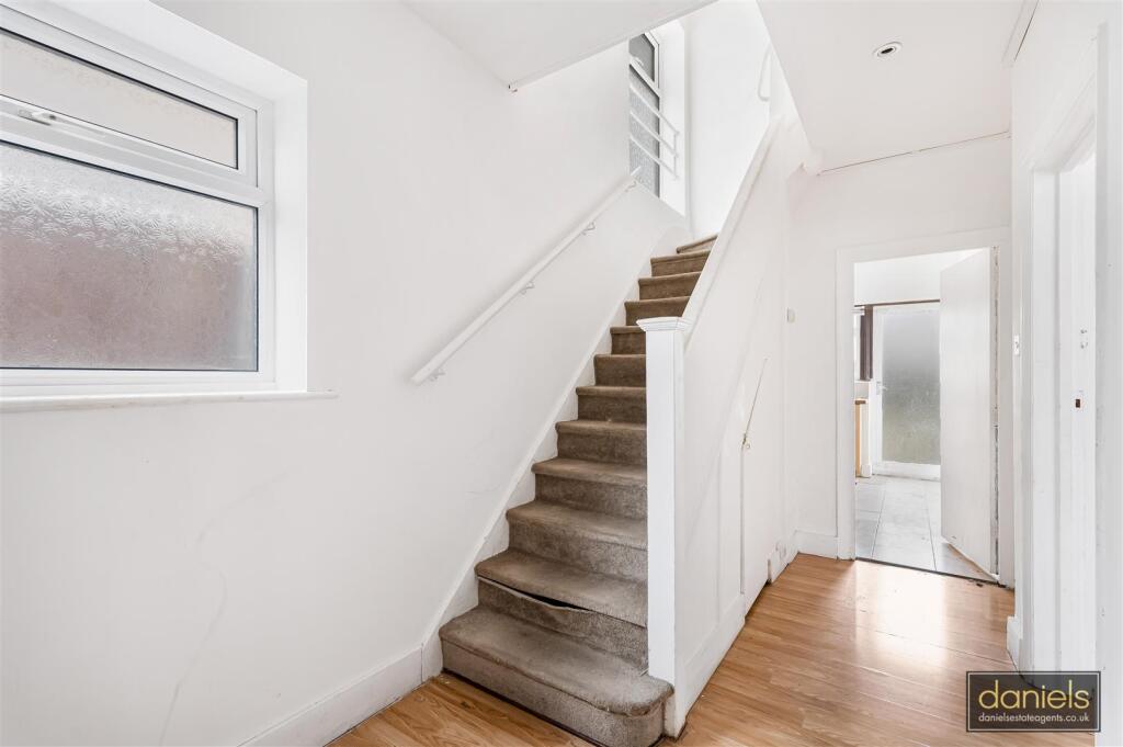 House in London, Sudbury - View 5
