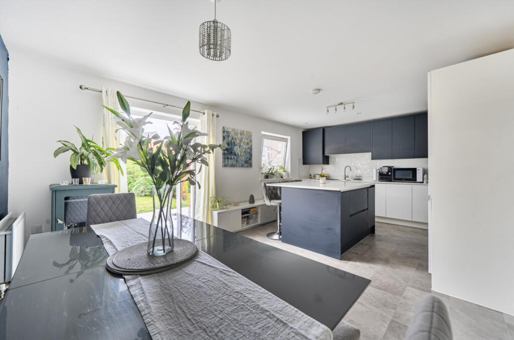 Bolton Drive, Shinfield, Reading, Berkshire, RG2 photo 2