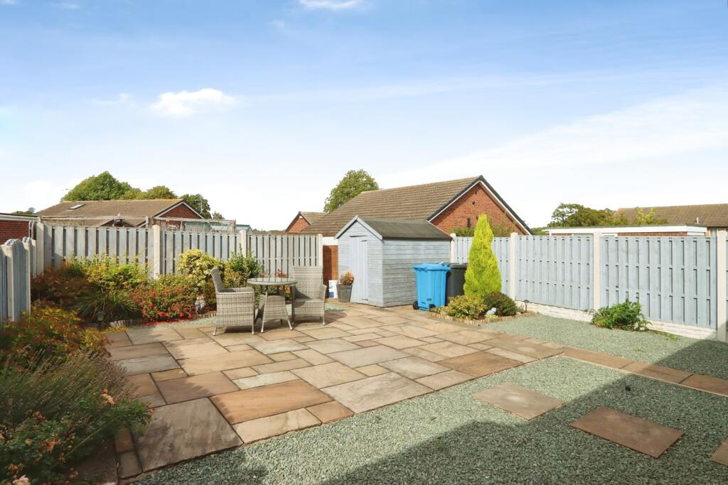 House in Sheffield, Waterthorpe - View 5