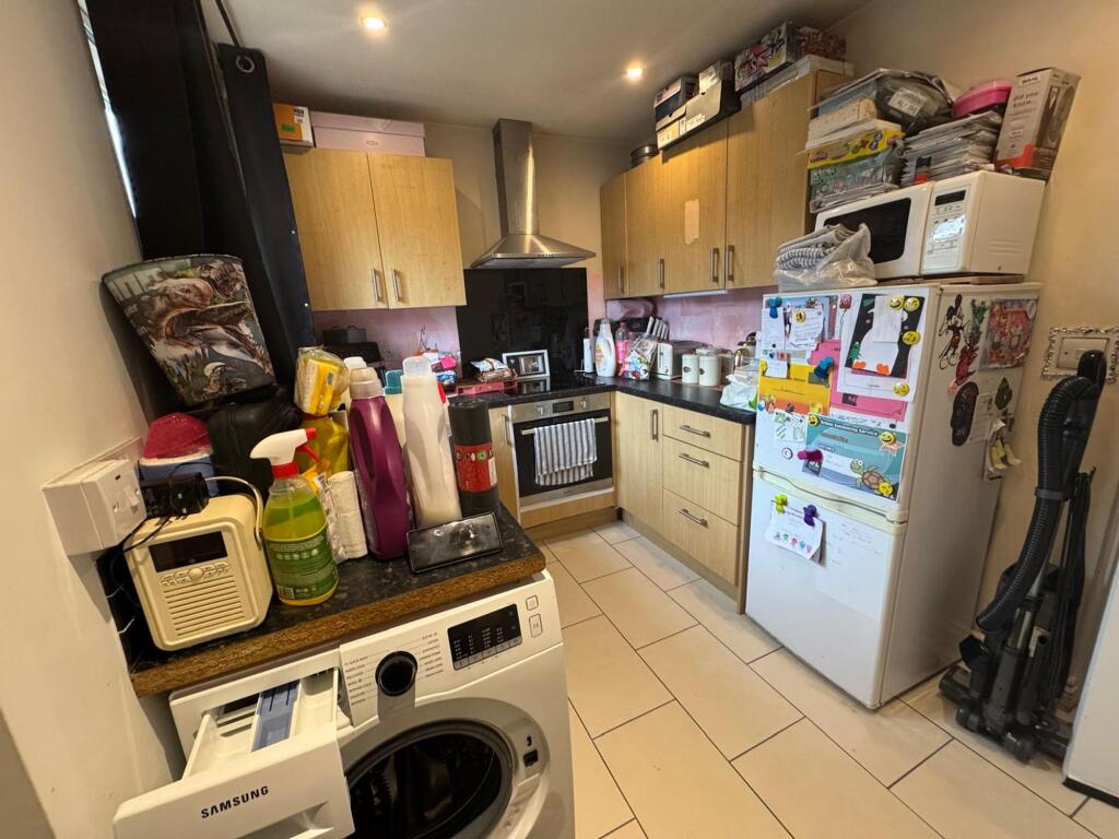 Leeds Road, Huddersfield, HD2 photo 3