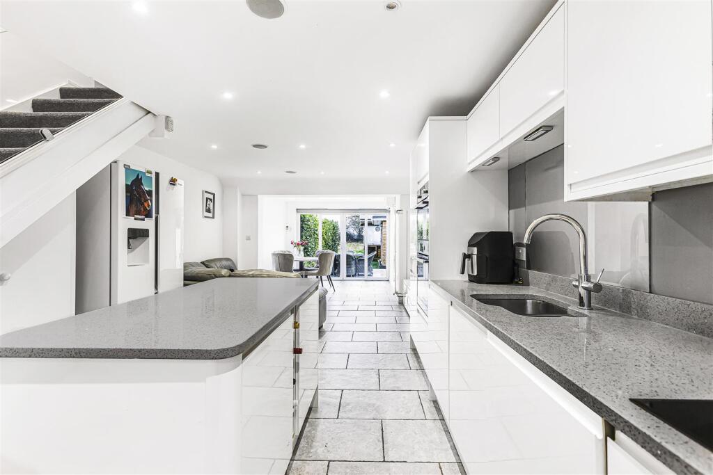 House in Hatfield, North Mymms - View 6