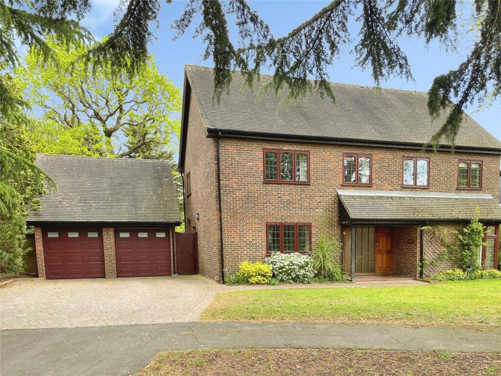4-bed detached on The Woodfines, Hornchurch, RM11, £1,000,000