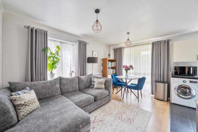 Apartment in Reading, Dee Park - View 3