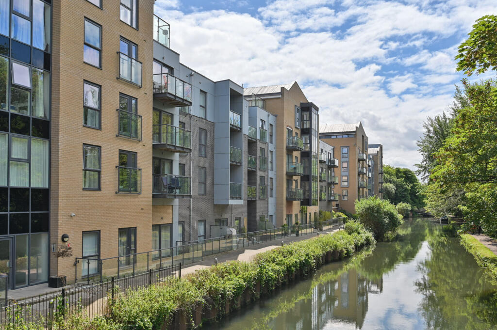 Main image of property: The Embankment, Hemel Hempstead, HP3