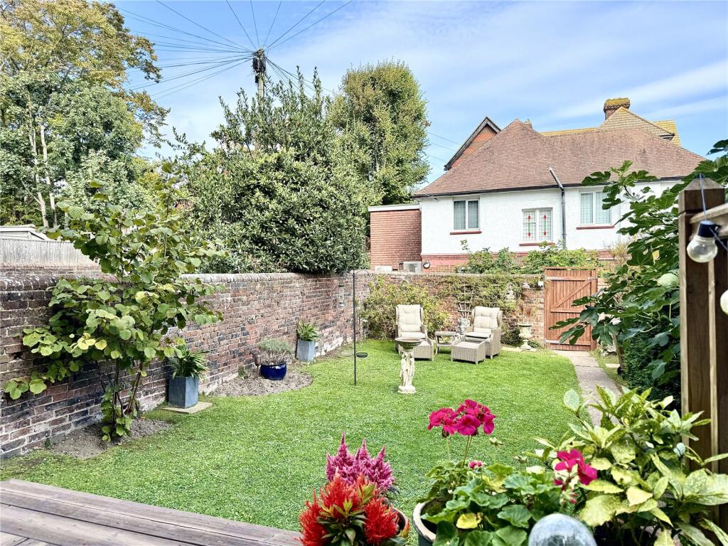 Upperton Gardens, Eastbourne, East Sussex, BN21 photo 3