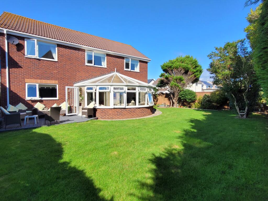 5 bedroom detached house for sale in Sanderling Close, Rest Bay ...