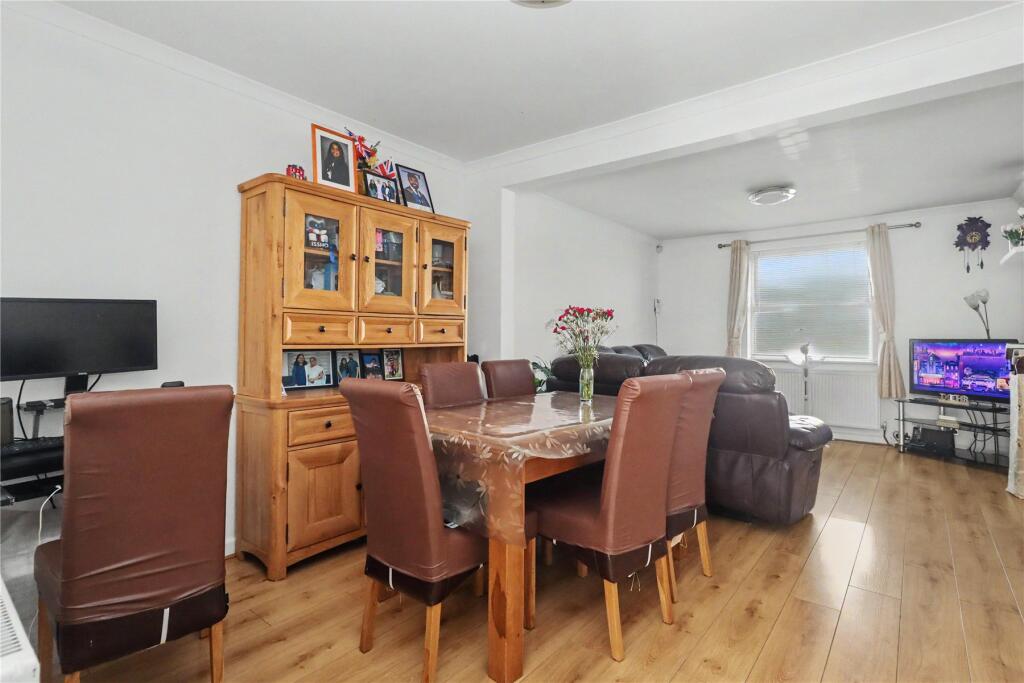 House in Woking, Maybury, Sheerwater - View 4