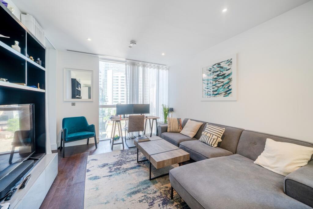 1-bed flat on Harbour Way London E14, £500,000