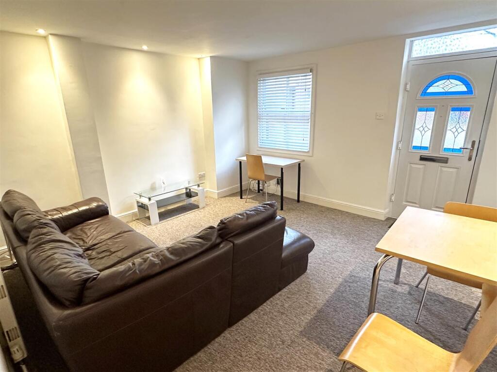 Apartment in Portsmouth, Portsea - View 2