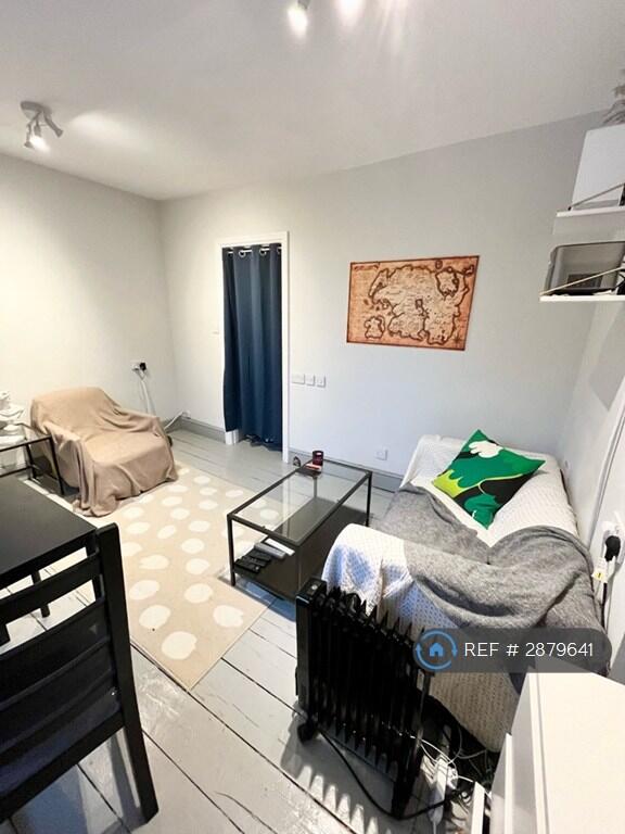 Apartment in London - View 5