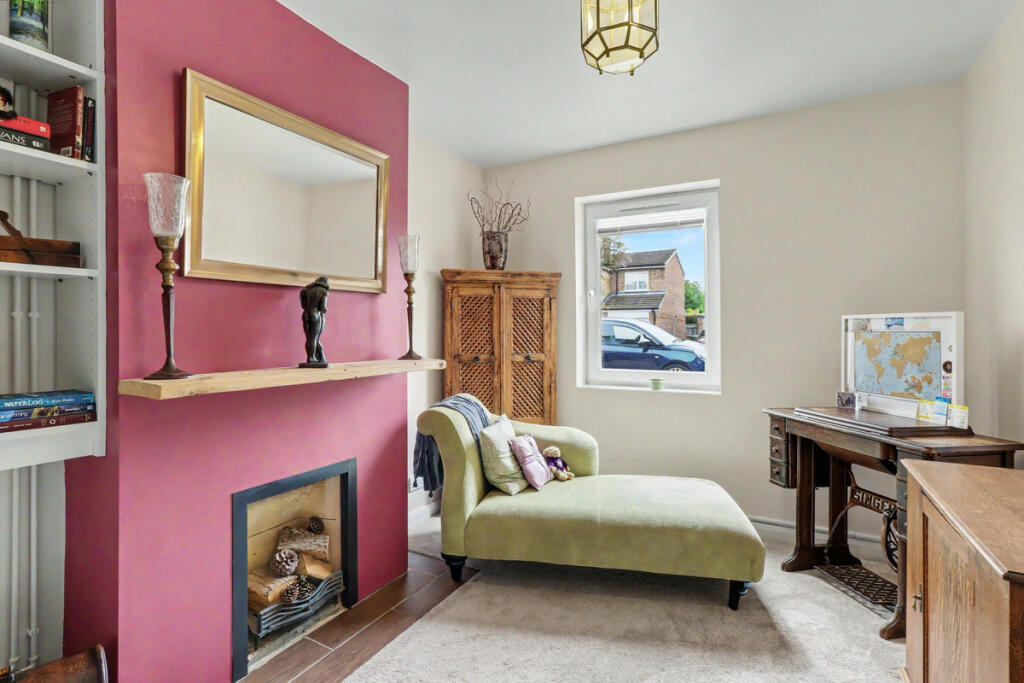House in Newport Pagnell, Tickford End - More