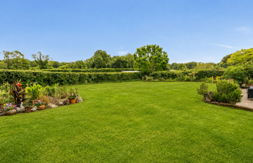 House in Mole Valley, Headley - View 4