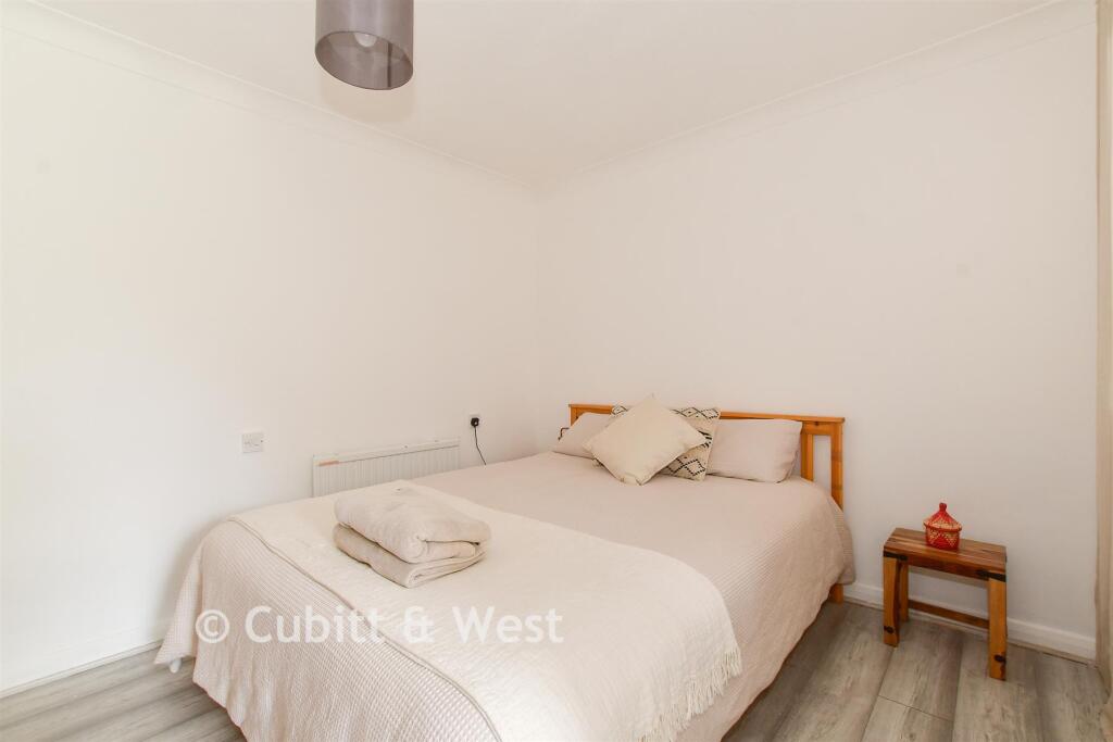 Apartment in Sutton - View 4