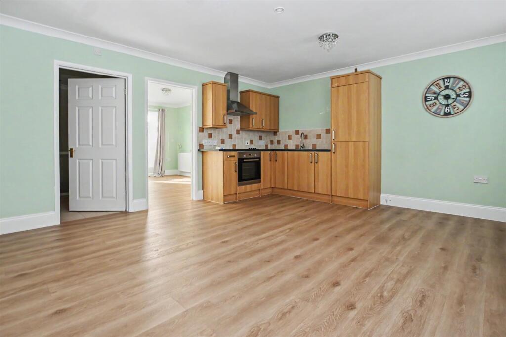 House in Castle Point, Canvey Island - View 5