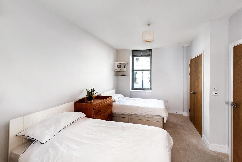 Apartment in Tunbridge Wells, Kent - More