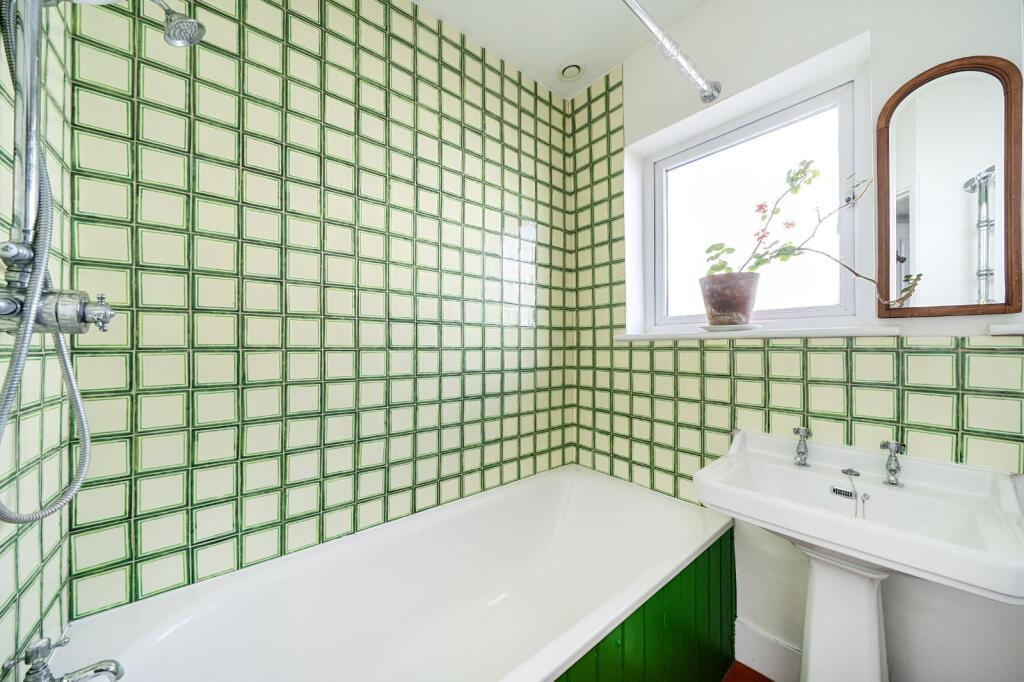 Apartment in London, Queen's Park - More