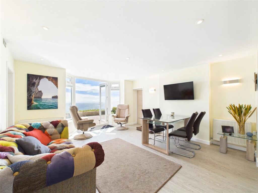 Apartment in Christchurch, Southbourne, Bournemouth - View 2