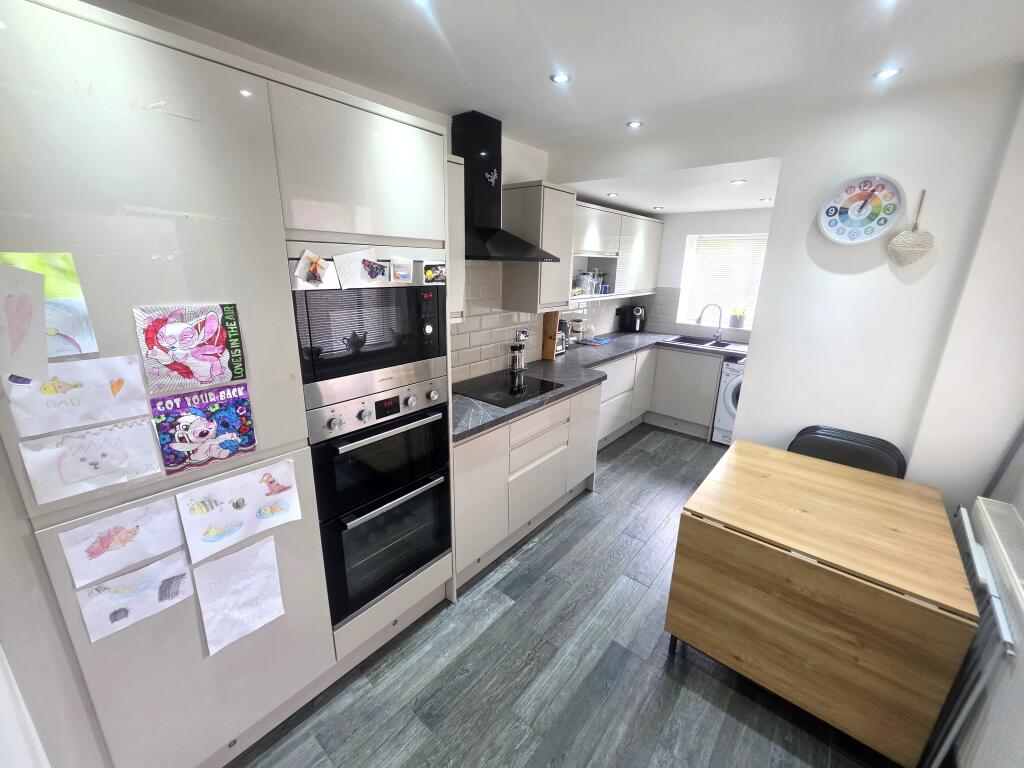 House in Blackwood, Caerphilly - More
