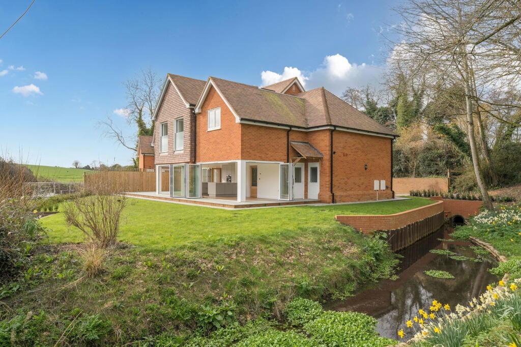 Main image of property: Frog Lane Mapledurwell RG25 2LP