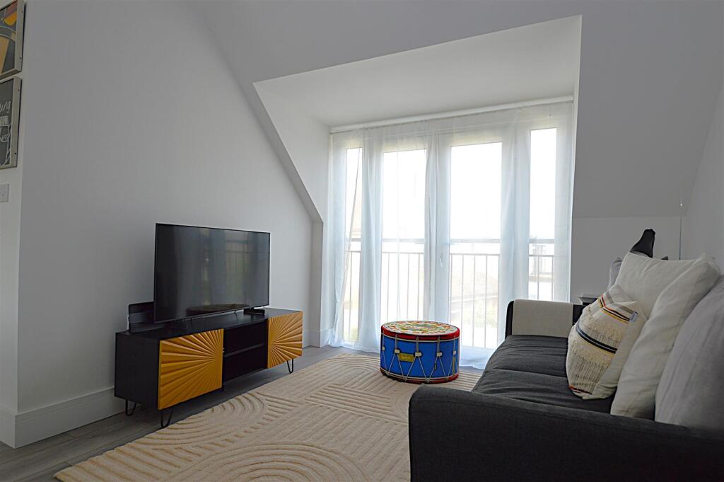 Apartment in Southend-on-Sea - View 5