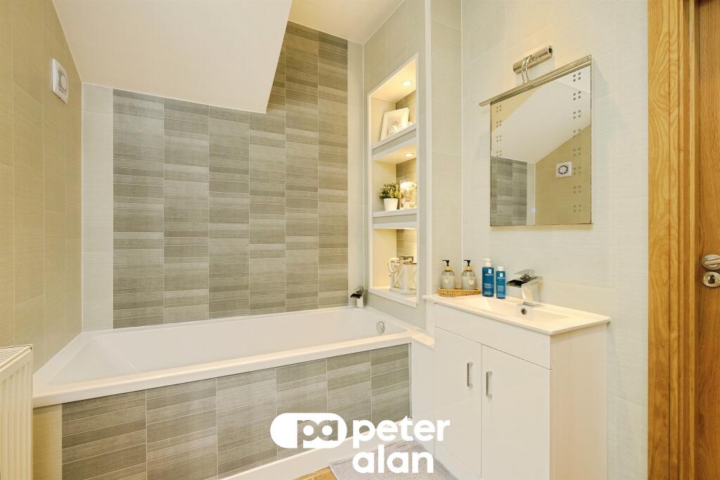 House in Cardiff, Darran Valley - More