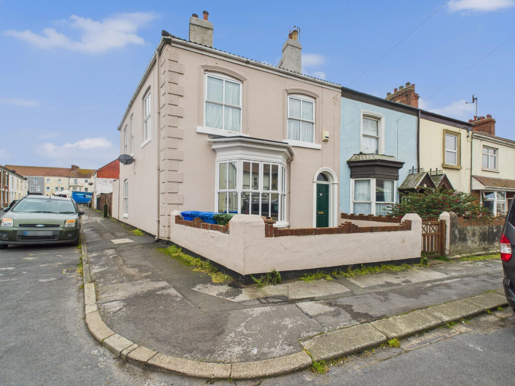 4-bed terraced on South Cliff Road, Withernsea, Yorkshire, HU19, £125,000