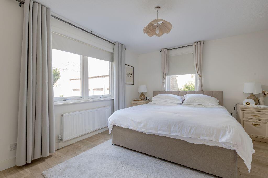 29/1 Sunbury Place, Belford, Edinburgh, EH4 3BY - More
