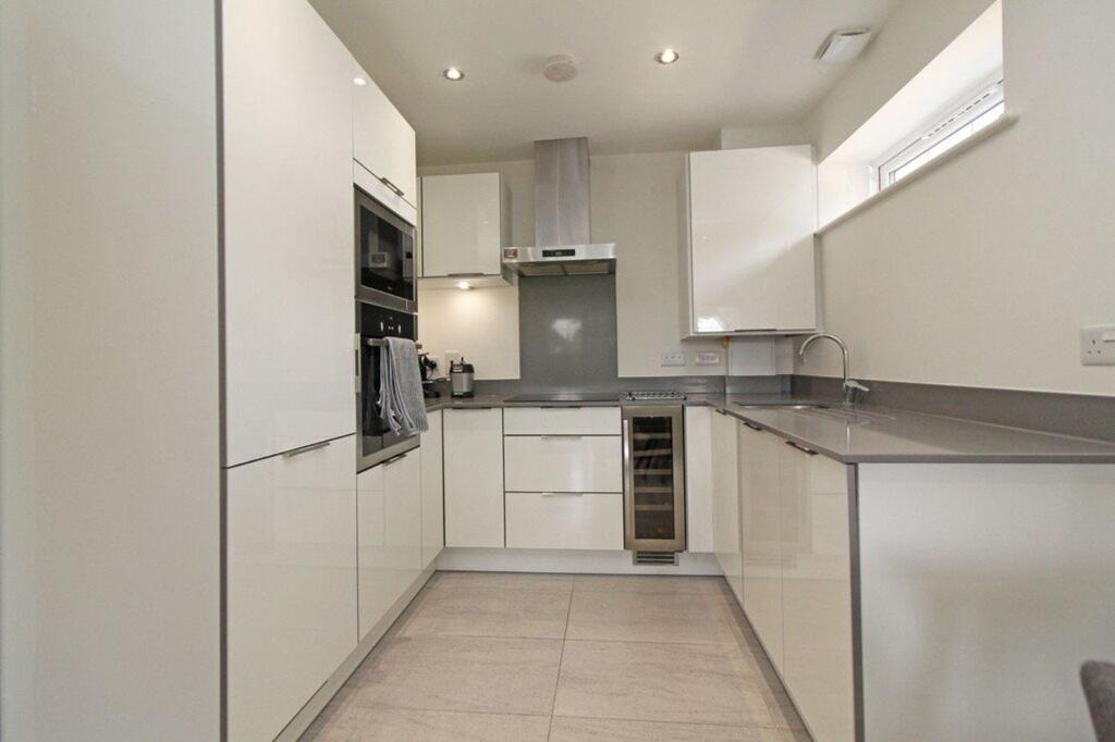 Apartment in Cardiff, Danescourt, Llandaff - View 3