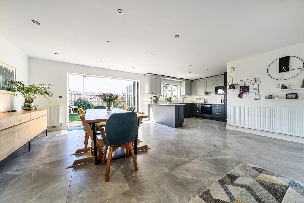 House in Clifton, Central Bedfordshire - More