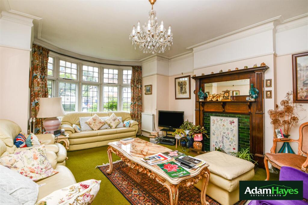 Woodberry Way, North Finchley N12 photo 2
