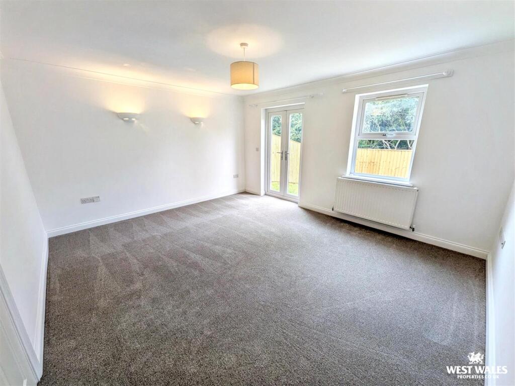 House in Whitland, Trevaughan - More