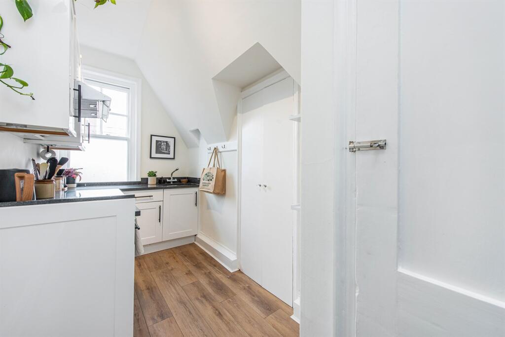 Apartment in London, Royal Borough of Kensington and Chelsea - More