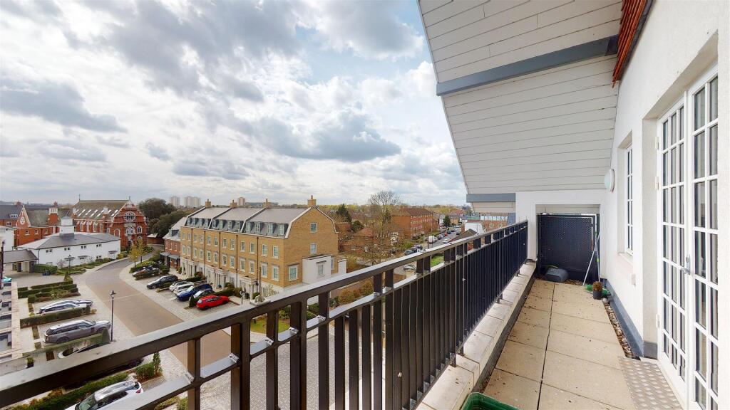 Egerton Drive, Isleworth photo 4