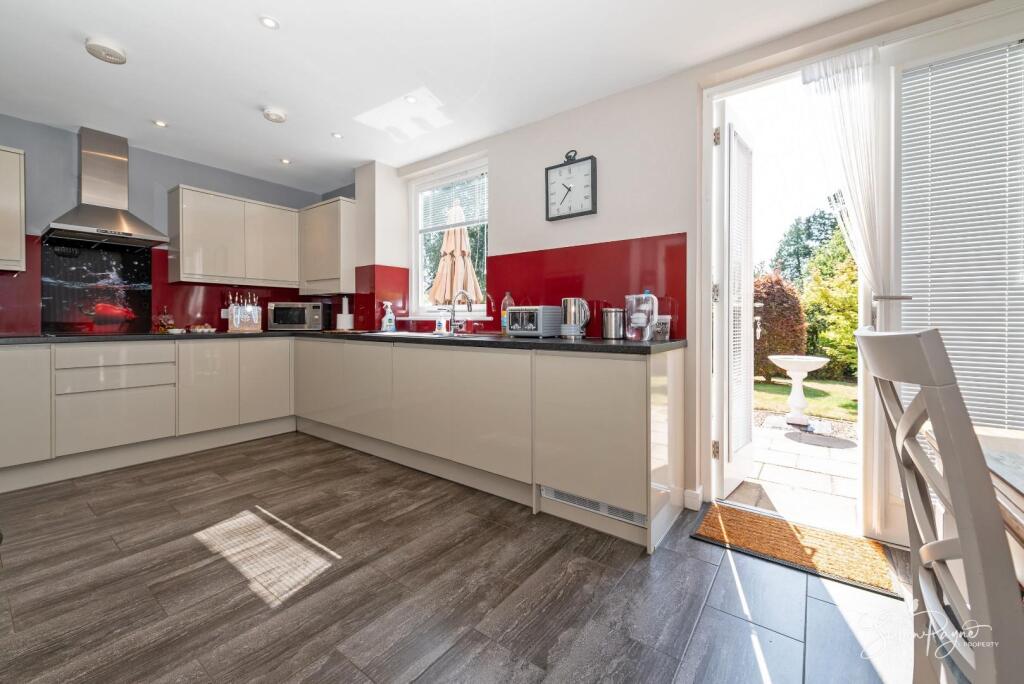 Keats Vale, Gatcombe Manor - More