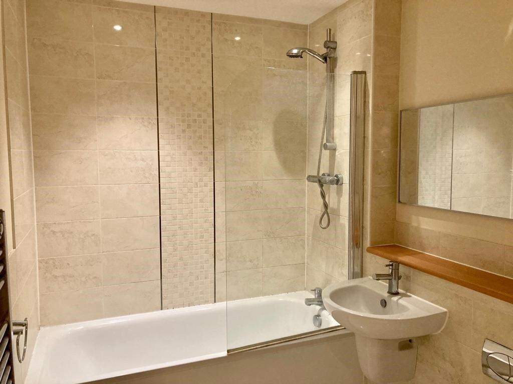 Apartment in Redhill - View 4