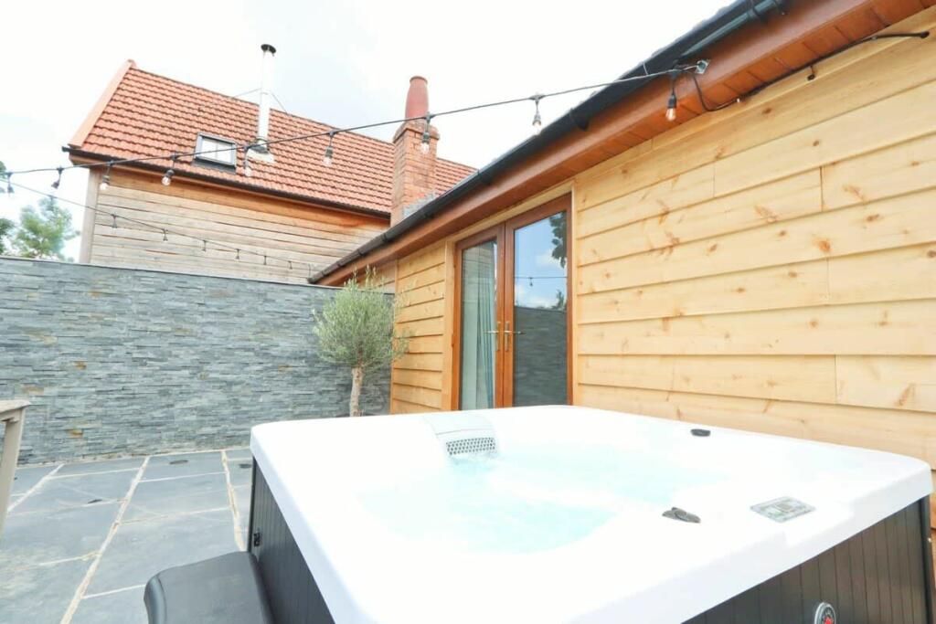 1 bedroom cottage for rent