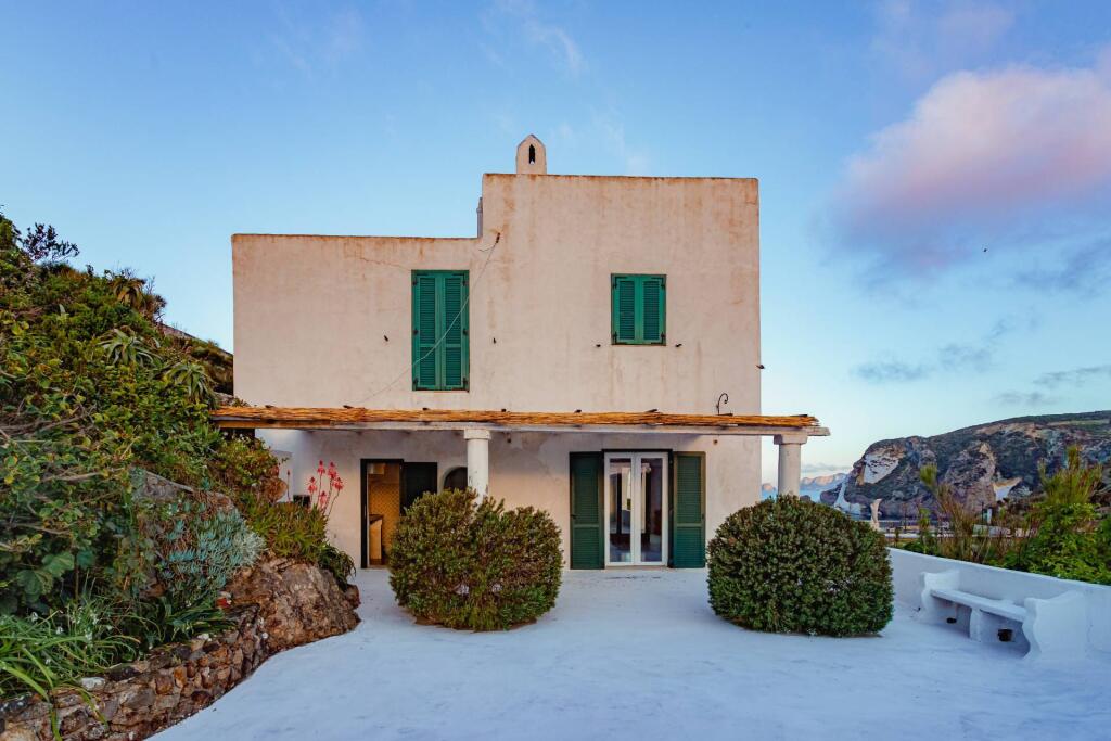 Main image of property: Lazio, Latina, Ponza
