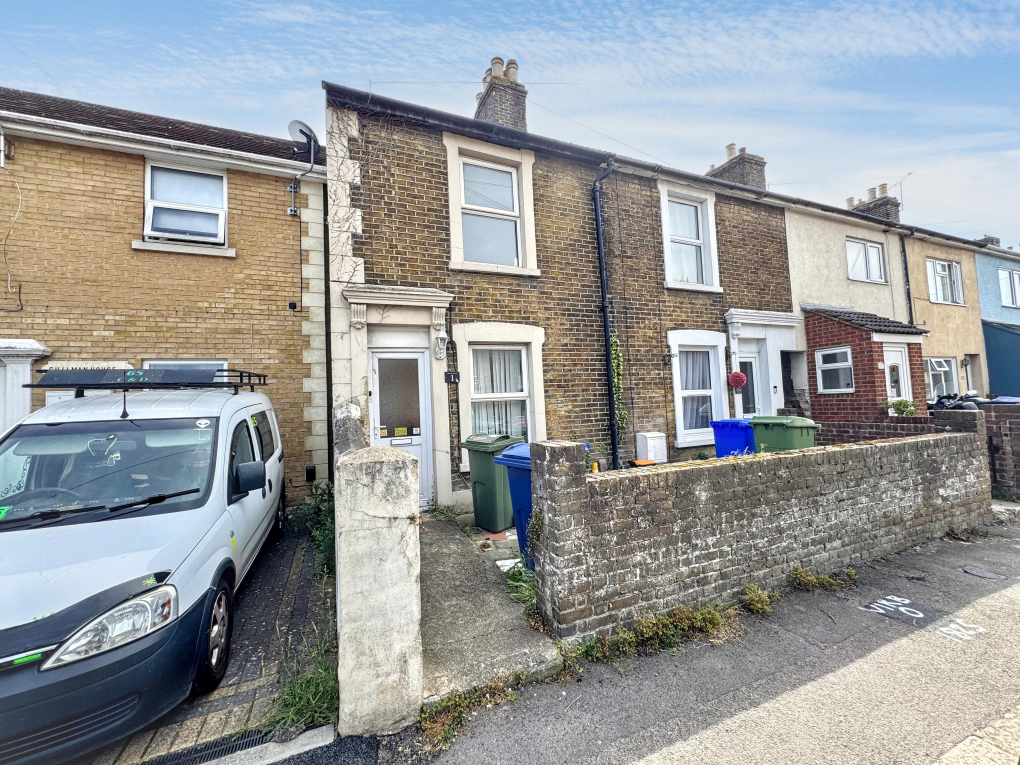 3-bed terraced on Thomas Court, Thomas Road, Sittingbourne, Kent, £220,000