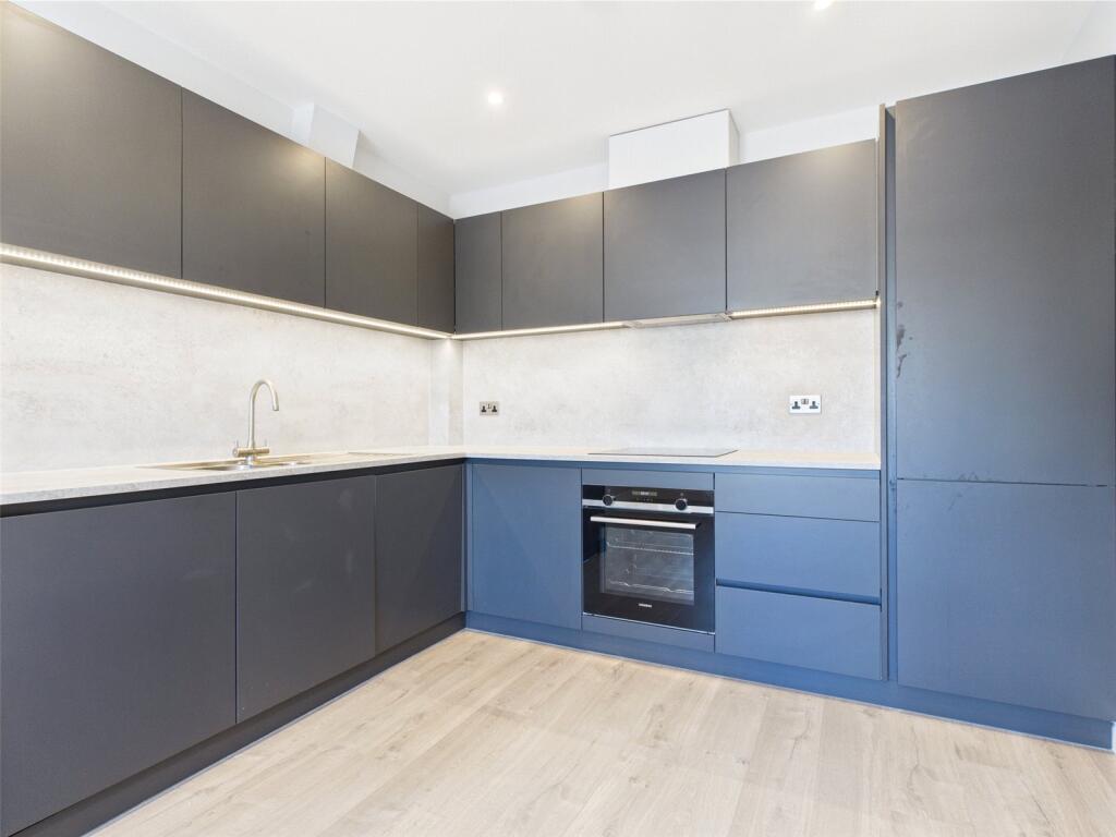 Apartment in Twickenham - View 2