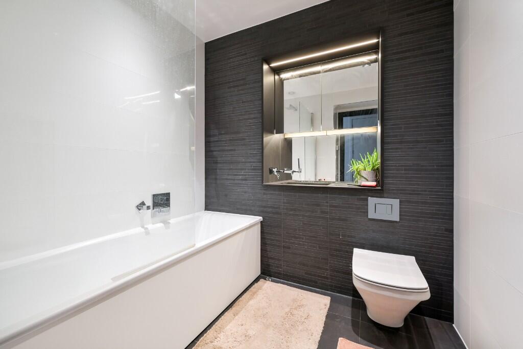 Apartment in London, St John's Estate, Isle of Dogs - More