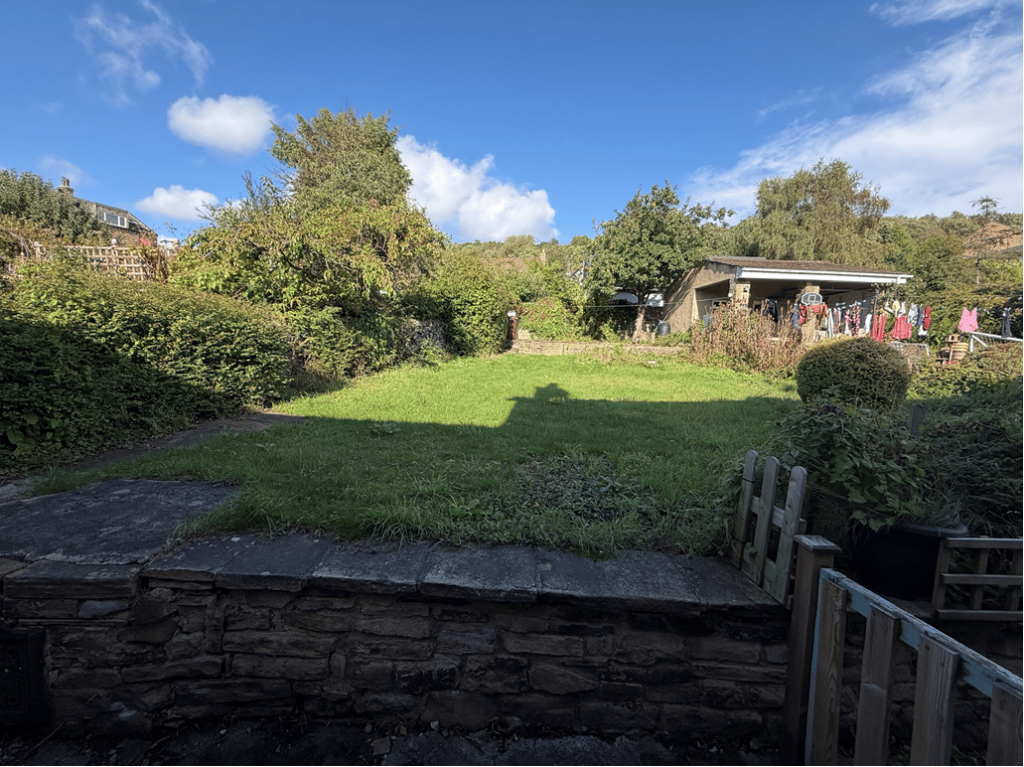 House in Bradford, Bingley - More
