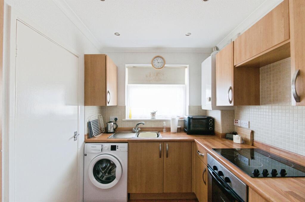 Nuthatch Road, Eastbourne photo 5