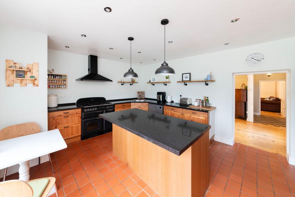 House in Wantage, Belmont - More