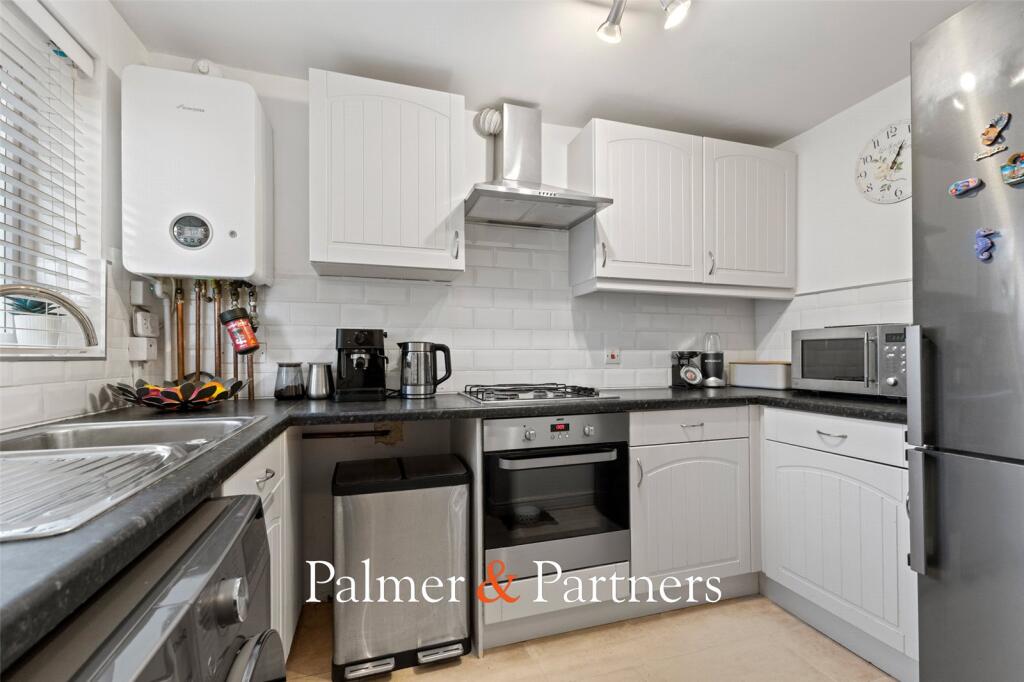 Knevett Close, Mile End, Colchester, Essex, CO4 photo 3