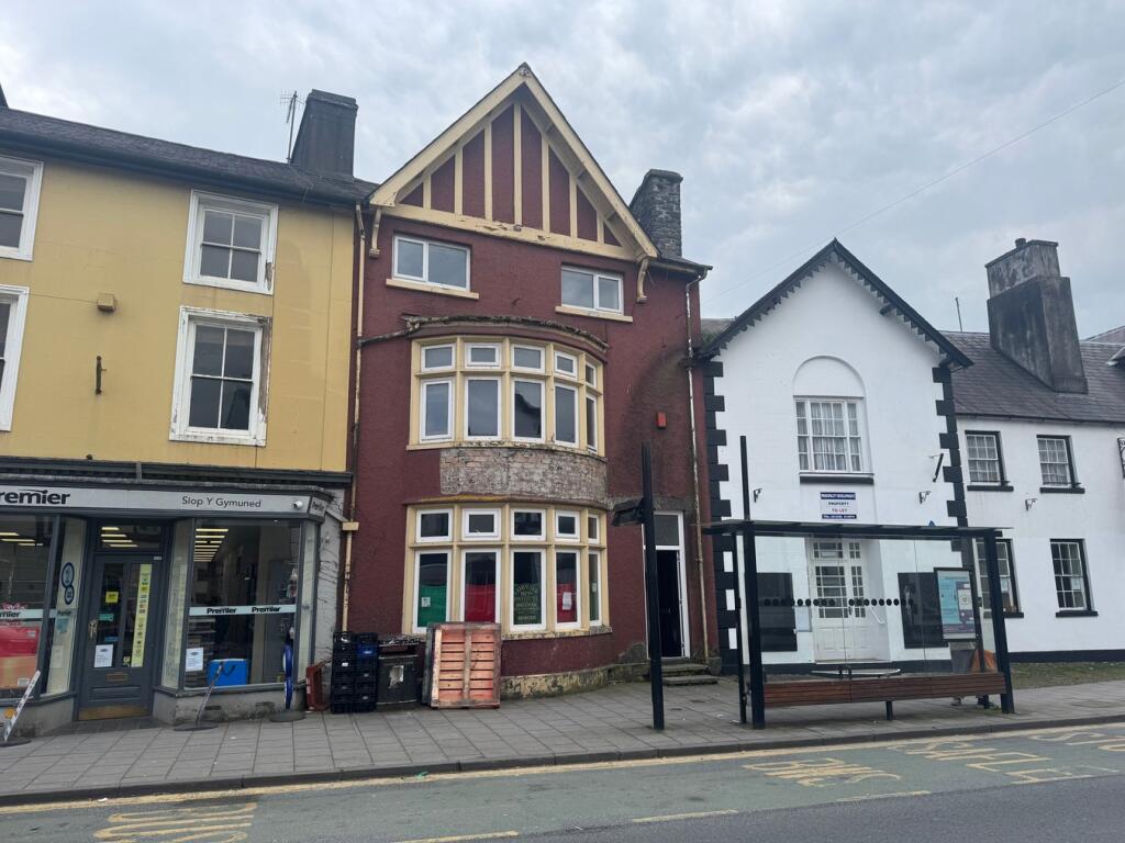 3-bed house on High Street, Lampeter, SA48, £150,000