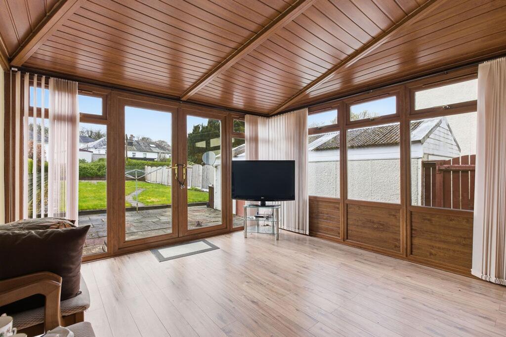 House in Elderslie, Johnstone Castle, Renfrewshire - View 3