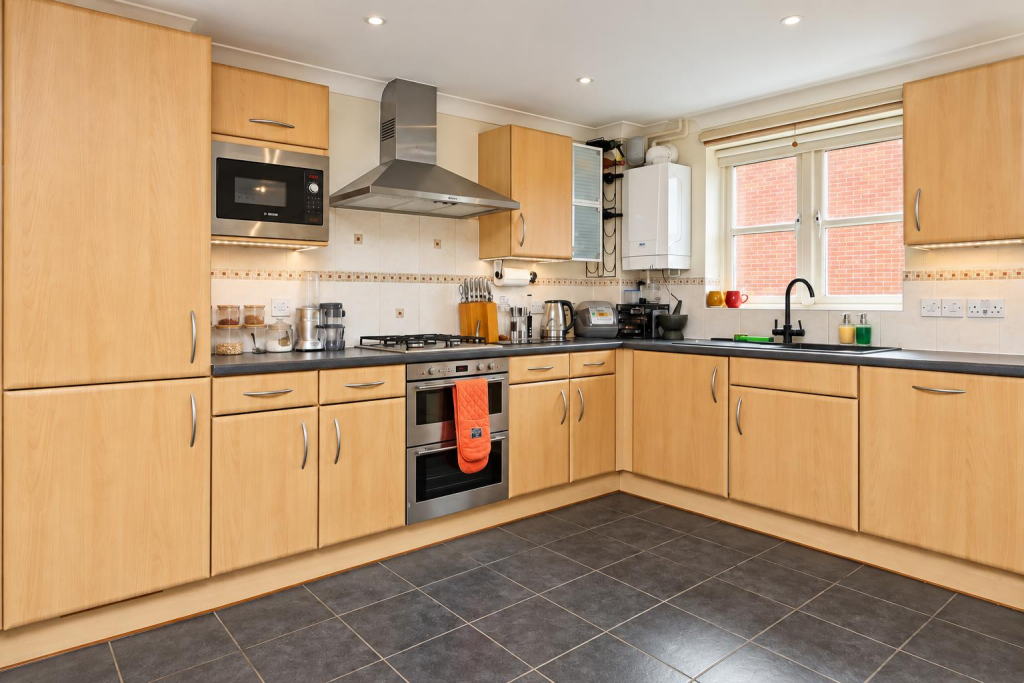 Apartment in Milton Keynes - View 3
