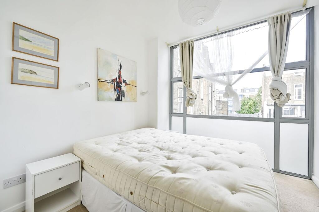 2 bedroom maisonette for rent