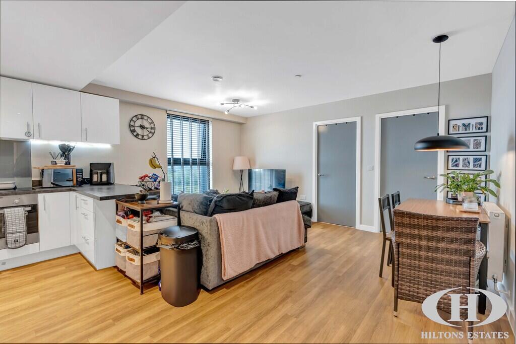 Apartment in Slough - View 5